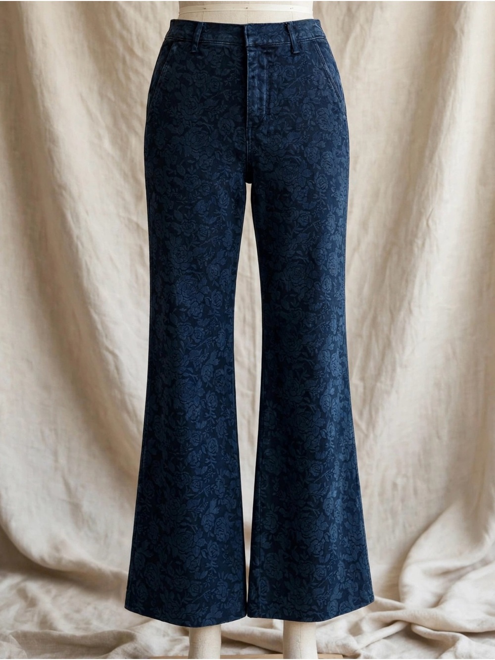NWT Jewel Badgley Mischka Hollywood Flare Jeans 29 Dark Blue Floral Side Slit